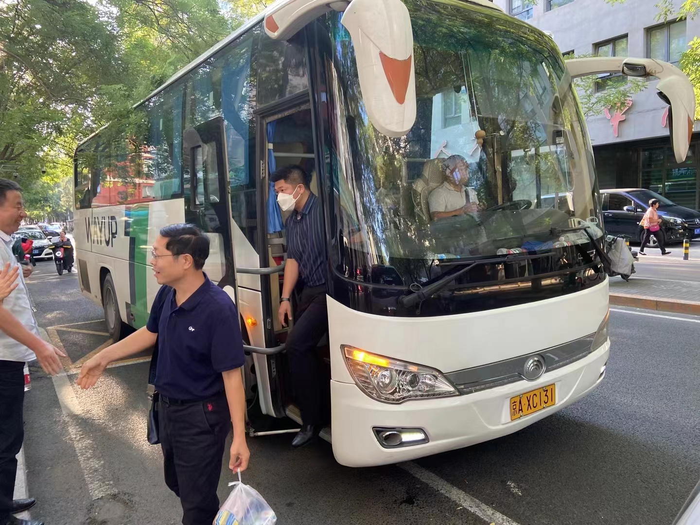 北京包車旅游帶司機 北京包車旅游帶司機